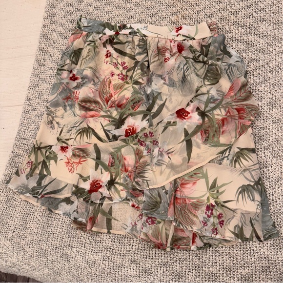 Chelsea & Violet Floral Mini Ruffle Skirt Small - Picture 1 of 8